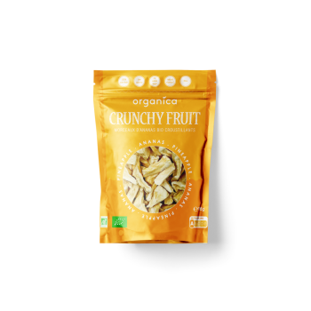 Embalagem de 16g de ananás biológico liofilizado e crocante da marca Organica, em tom laranja com imagem ilustrativa dos pedaços de fruta e texto 'Crunchy Fruit'