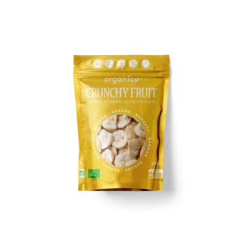 Embalagem amarela de 20g de banana biológica liofilizada e crocante da marca Organica, com imagem ilustrativa das fatias de banana impressa na frente.