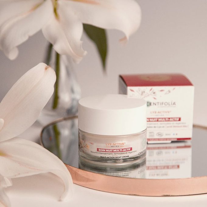 Creme Bio antienvelhecimento. Com células vegetais de lírio branco e retinol-like. Nutre e reduz as rugas. Indicado para peles maduras, mesmo sensíveis.