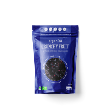 Embalagem de 60g de mirtilos biológicos liofilizados e crocantes da marca Organica, em tom azul com imagem ilustrativa das frutas e texto 'Crunchy Fruit'.