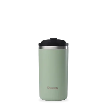 Copo térmico em aço inoxidável de cor verde tília. Para azáfama do dia e a dia e para poder desfrutar da sua bebida quente ou fria em movimento.