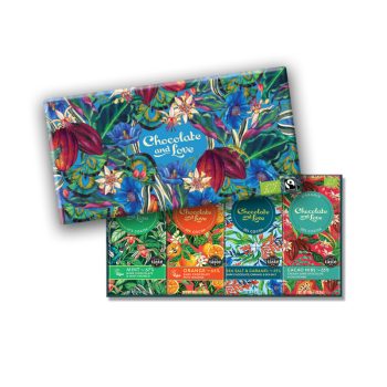 Gift box Blue Oasis da marca Chocolate & Love com 4 barras de chocolate biológico de 80g: menta, laranja, sal marinho & caramelo, e nibs de cacau, com certificações Fairtrade e prémios Great Taste.