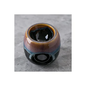 Vista superior de queimador de óleos essenciais em cerâmica multicolorida com acabamento esmaltado, ideal para aromaterapia.